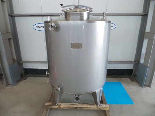 1 x 3.300L AISI304L enkelwandige verticale roestvrijstalen opslagtank