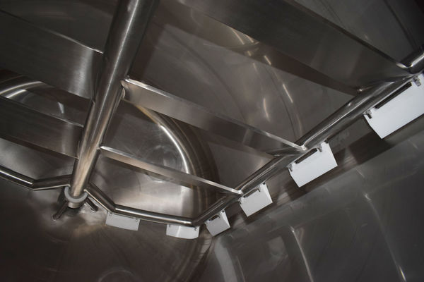 OR170142: 2 x 2.450L AISI304L RVS roestvrijstalen druktanks voor 3bar werkdruk, de tanks zijn enkelwandig voor verticale opstelling