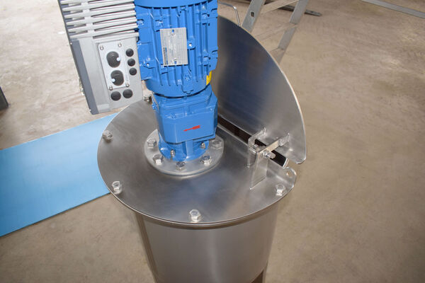 1 x AISI316L 100L stainless steel mixing tank with an agitator for viscous liquids