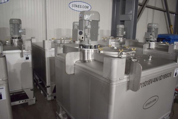 6 x new stainless steel AISI304L IBC containers fitted with an agitator