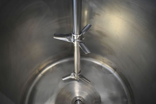 1 x New 100L stainless-steel AISI316L vertical mixing tank.