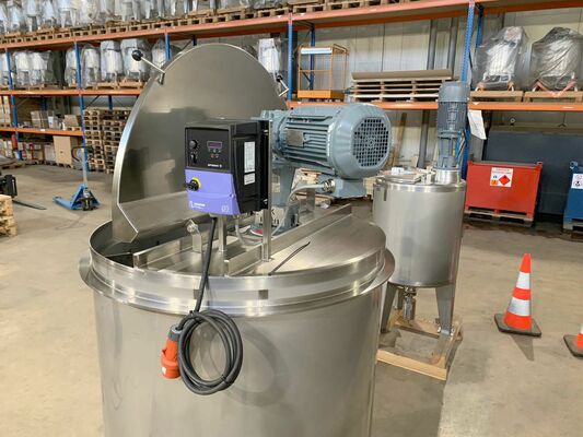 1 x Nieuwe roestvrijstalen verticale mengtank van 1.000L in AISI316L