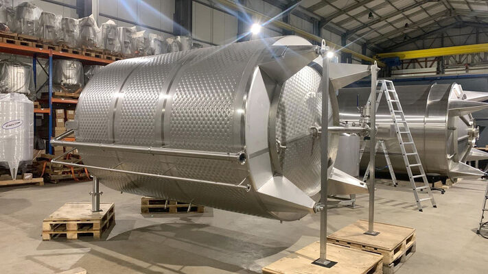 1 x New 15.300L stainless-steel AISI316L vertical storage tank.