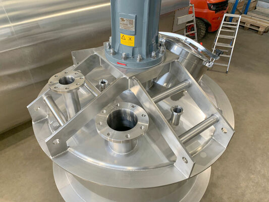 1 x Nieuwe roestvrijstalen verticale mengtank van 1.750L in AISI316L