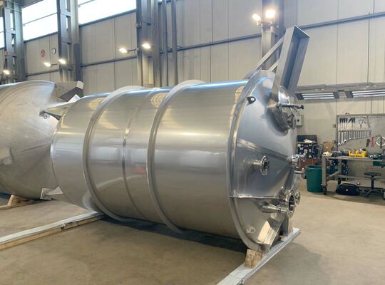 1 x New 10.300L stainless-steel AISI316L vertical mixing tank.