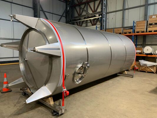 1 x New 26.000L stainless-steel AISI316L vertical mixing tank.