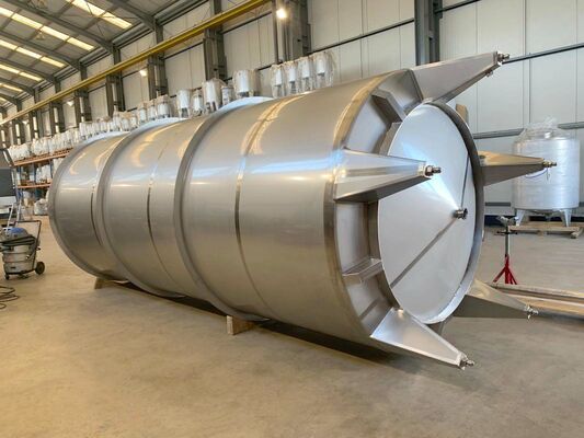 1 x Nieuwe roestvrijstalen verticale mengtank van 26.000L in AISI316L