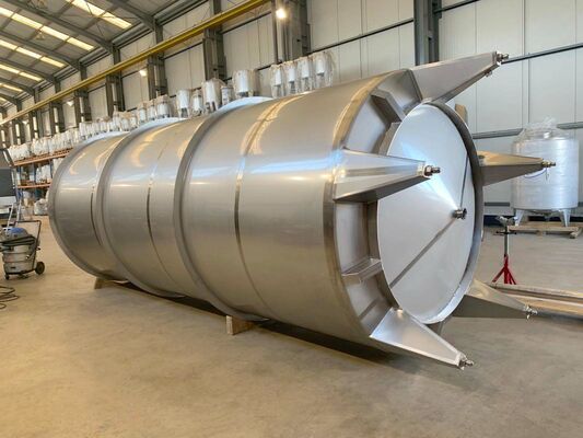 1 x New 26.000L stainless-steel AISI316L vertical mixing tank.