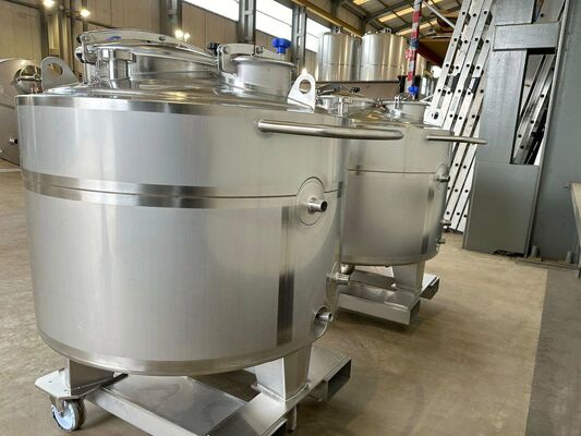 2 x Nieuwe roestvrijstalen verticale opslagtanks van 400L in AISI316L
