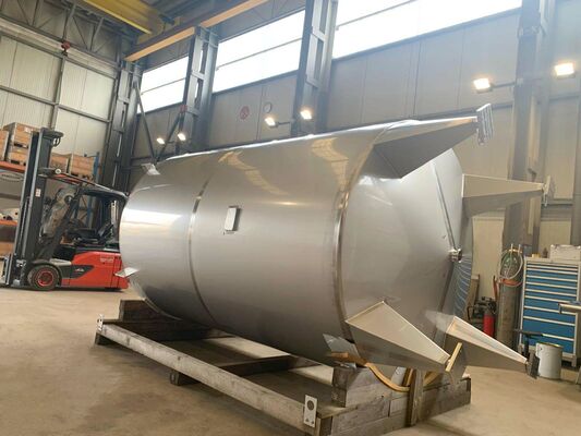 1 x Nieuwe roestvrijstalen verticale mengtank van 8100L in AISI316L