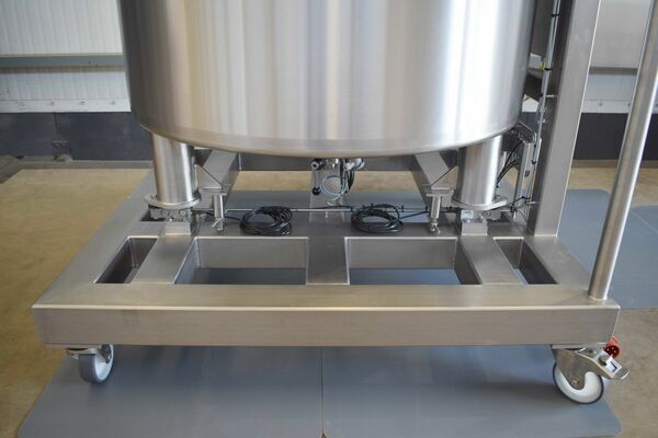 1 x Nieuwe roestvrijstalen verticale mengtank van 1000L in AISI304L
