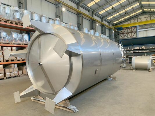 1 x Nieuwe roestvrijstalen verticale mengtank van 20.300L in AISI304L