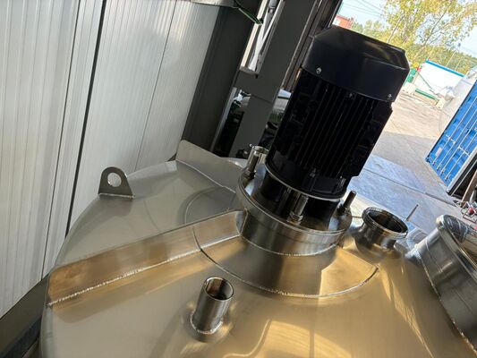 1 x Neuer vertikaler 2.000L Edelstahl-Mischbehälter aus AISI316L  1 x Neuer vertikaler 500L Edelstahl-Mischbehälter aus AISI316L