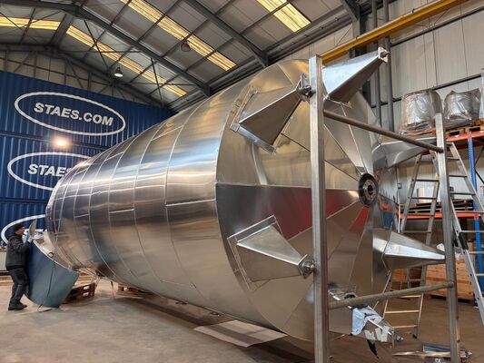 1 x New 50.000L stainless-steel AISI304L vertical mixing tank.