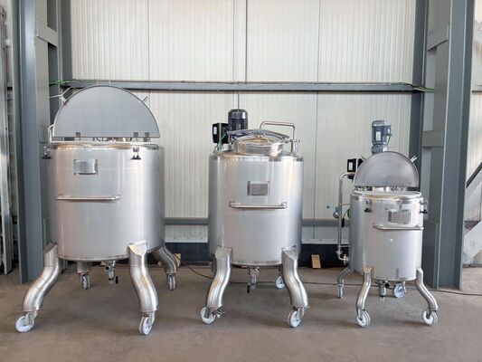 1 x Nieuwe roestvrijstalen verticale mengtank van 300L in AISI316L. 1 x Nieuwe roestvrijstalen verticale mengtank van 830L in AISI316L. 1 x Nieuwe roestvrijstalen verticale mengtank van 1000L in AISI316L.