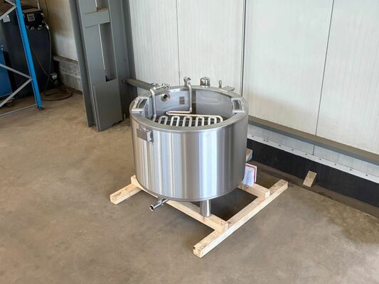 1 x New 1.000L stainless-steel AISI304L vertical storage tank.