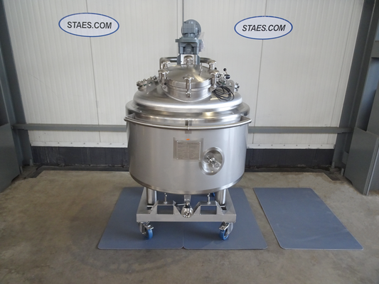 1 x New Stainless Steel AISI 316L 680L Vertical Mixing Tank. This tank is insulated and equipped with a heat exchanger and agitator