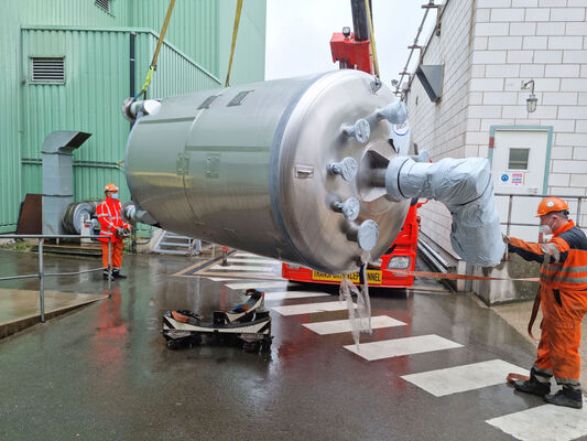 1 x New 10,000 L vertical stainless steel AISI316L mixing tank.