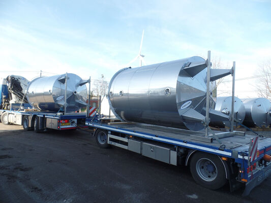 6 x 10,000L stainless steel AISI316L mixing tanks equipped with a heat exchanger and insulation