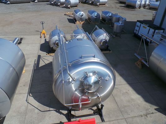 2 x 11,7m³; AISI304; CCT bier fermentatie tanks; 3,3 bar PED CE TüV; 10% Rx & 2 x 10,4m³: AISI304 BBT helder bier tanks; 3,3 bar PED CE TüV; 10% Rx