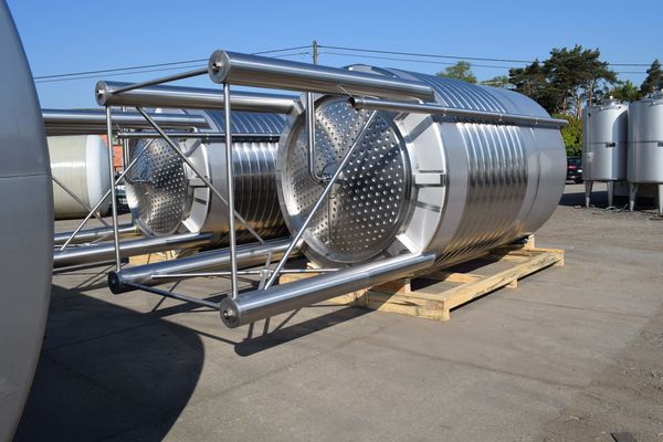 OR170047: 2 x 15.300L AISI304L roestvrijstalen mengtank met warmtewisselaar
