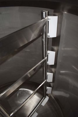 OR170142: 2 x 2.450L AISI304L RVS roestvrijstalen druktanks voor 3bar werkdruk, de tanks zijn enkelwandig voor verticale opstelling