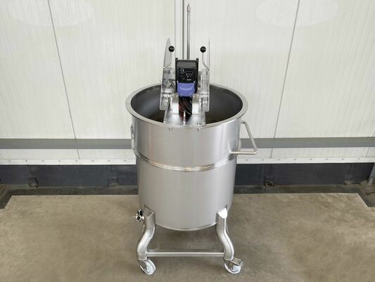 1 x Nieuwe roestvrijstalen verticale mengtank van 650L  in AISI316L