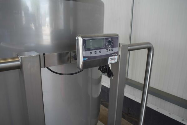 1 x New 1000L stainless-steel AISI316L vertical mixing tank.