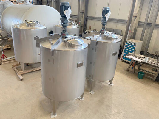 2 x Nieuwe roestvrijstalen verticale mengtank van 2.500L in AISI316L