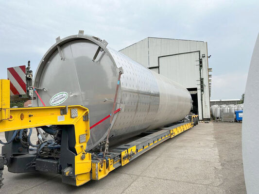 1 x verticaler gebrauchter Edelstahltank mit 95.000 l aus Edelstahl AISI 316L