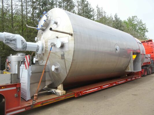 1 x verticaler gebrauchter Edelstahl Mischbehälter mit 40.000 l aus Edelstahl AISI 304L