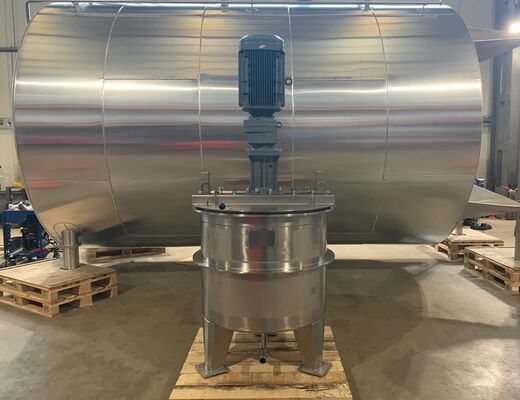 1 x New 500L stainless-steel AISI316L vertical mixing tank.