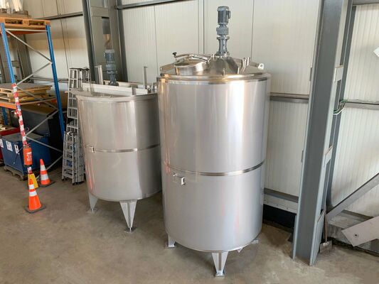 4 x Brand new 5.200L stainless-steel AISI316L vertical mixing tanks. 2 x Brand new 5.400L stainless-steel AISI316L vertical mixing tanks.