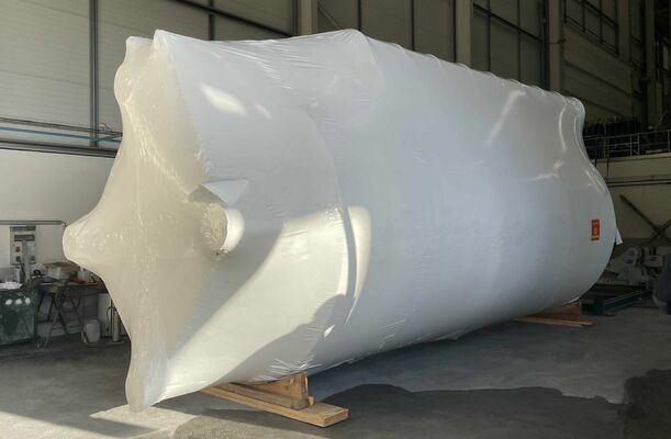 1 x Nieuwe roestvrijstalen verticale mengtank van 34.000L in AISI316L