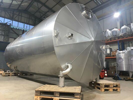 1 x Nieuwe roestvrijstalen verticale opslagtank van 50.000L in AISI304