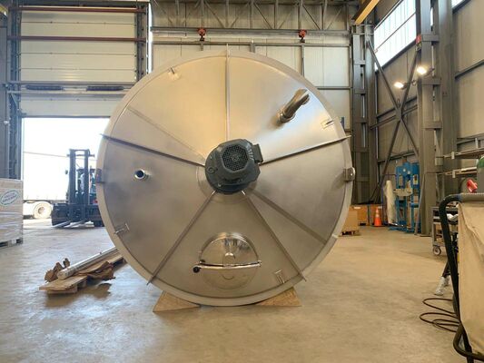 1 x Nieuwe roestvrijstalen verticale mengtank van 26.000L in AISI316L
