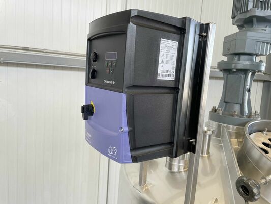 2 x Nieuwe roestvrijstalen verticale mengtanks van 1.500L in AISI316L