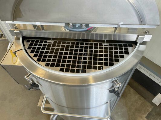 2 x Nieuwe roestvrijstalen verticale mengtanks van 750L in AISI316L