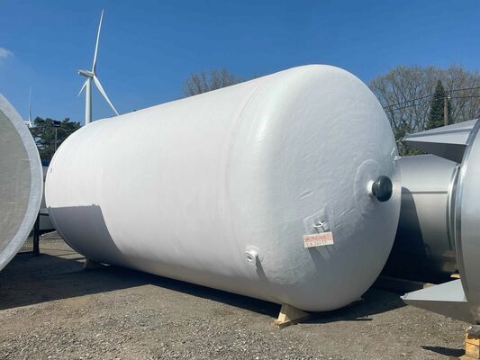 4 x Nieuwe verticale polyester opslagtanks van 42.000L.