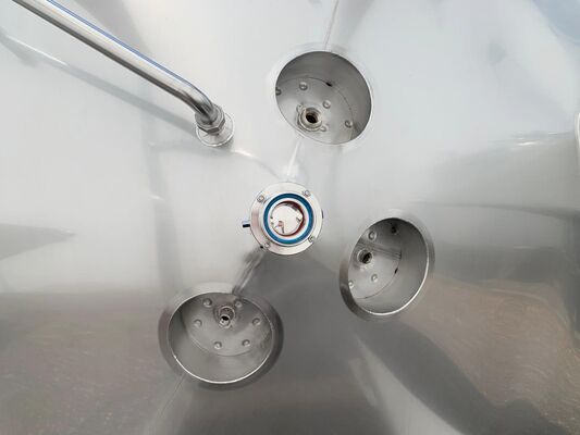 3 x vertical second-hand mixing tanks of 31.000 L in AISI 304L stainless steel.