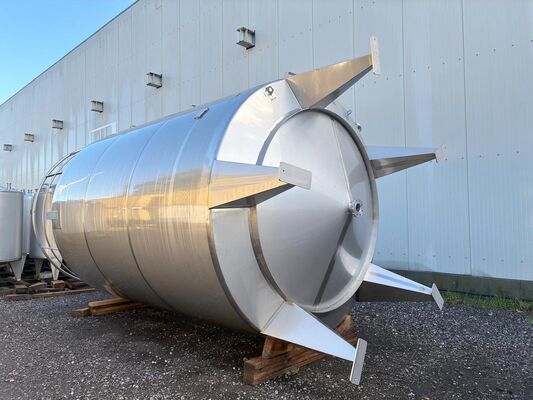 2 x neue vertikale Lagertanks aus Edelstahl mit einem von 30.400L aus AISI316L