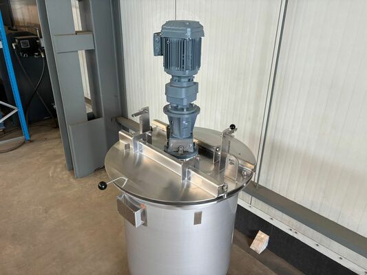 1 x New 300L stainless-steel AISI316L vertical mixing tank.