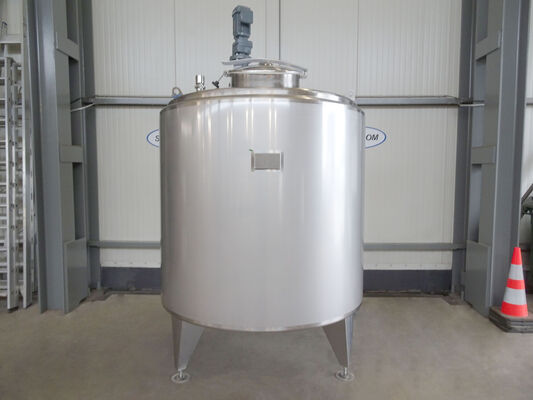 2 x Nieuwe Roestvrijstalen AISI 316L verticale mengtanks van 3.300L.