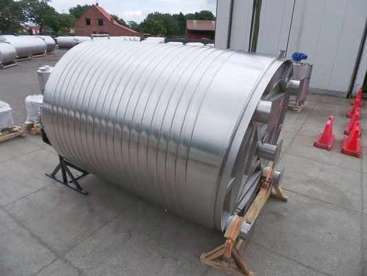 1 x 25.500L AISI304L mengtank; chocolade roerwerk; warmtewisselaar