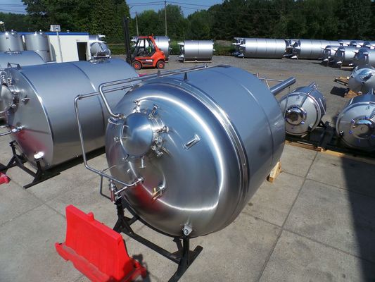 2 x 11,7m³; AISI304; CCT bier fermentatie tanks; 3,3 bar PED CE TüV; 10% Rx & 2 x 10,4m³: AISI304 BBT helder bier tanks; 3,3 bar PED CE TüV; 10% Rx