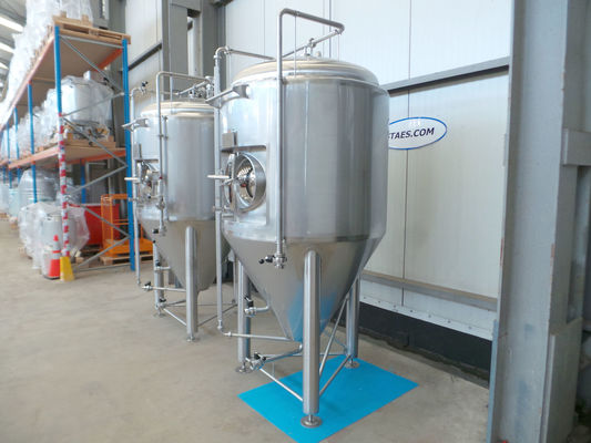 2 x 1.390L roestvrijstalen AISI304 CCT bier fermentatie tanks met een werkdruk van 3 bar
