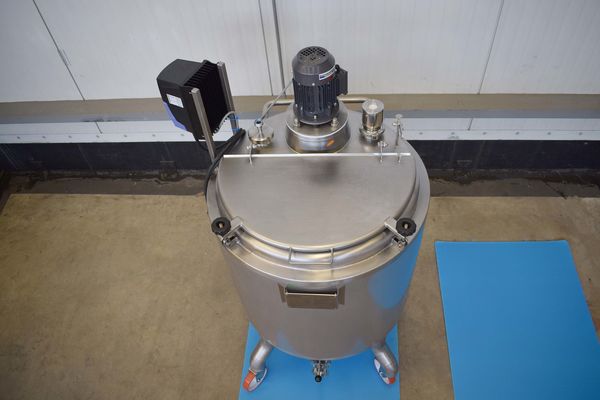 OR180300 - 4 x 300L AISI316 Cuves de mélange en acier inoxydable, les cuves sont isolée et prévu d'un échangeur de chaleur