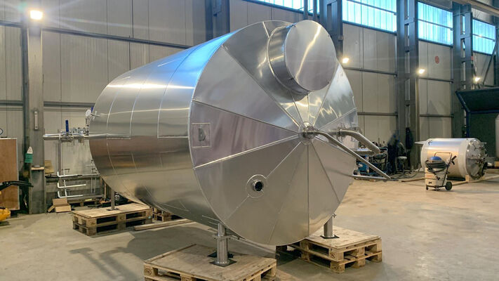 1 x New 15.300L stainless-steel AISI316L vertical storage tank.