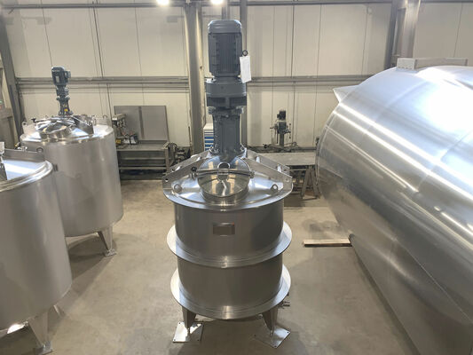 1 x Nieuwe roestvrijstalen verticale mengtank van 1.750L in AISI316L