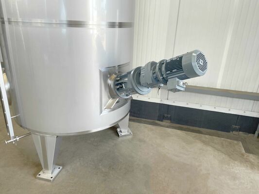 1 x Nieuwe roestvrijstalen verticale mengtank van 3.200L in AISI316L